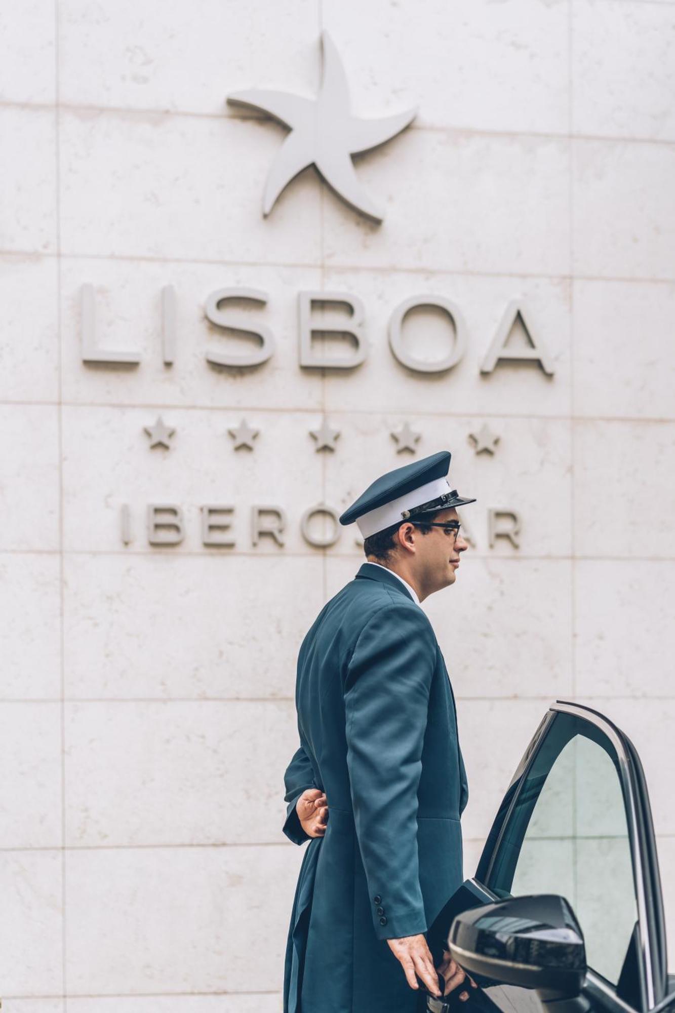 فندق إيبيروستار سيلكشين لشبونة Lisboa المظهر الخارجي الصورة Concierge at the entrance of the hotel