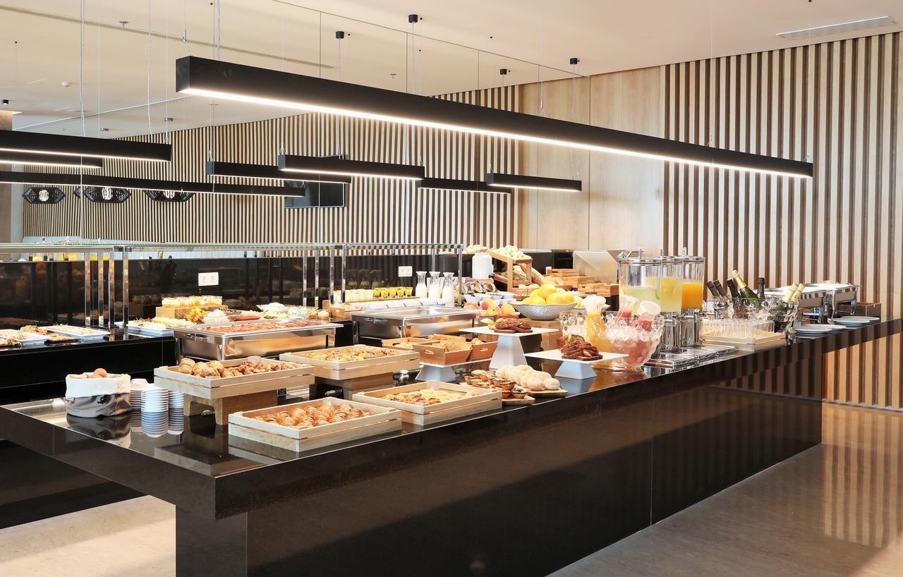 فندق إيبيروستار سيلكشين لشبونة Lisboa المظهر الخارجي الصورة A buffet at a hotel