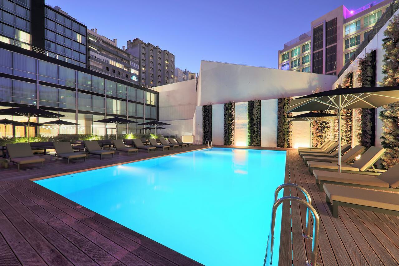 فندق إيبيروستار سيلكشين لشبونة Lisboa المظهر الخارجي الصورة The swimming pool at the hotel