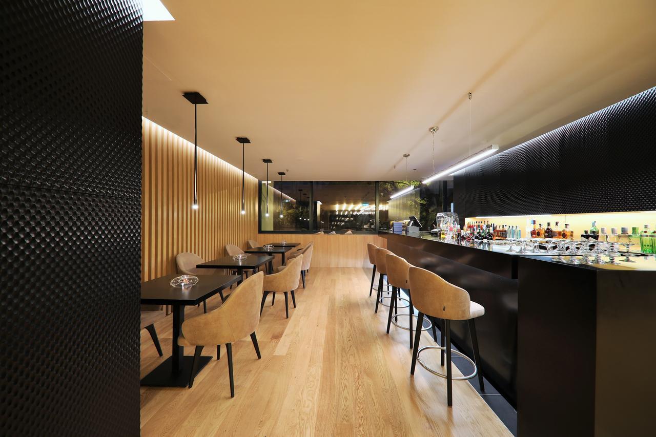 فندق إيبيروستار سيلكشين لشبونة Lisboa المظهر الخارجي الصورة The bar at the 2012-opened lounge
