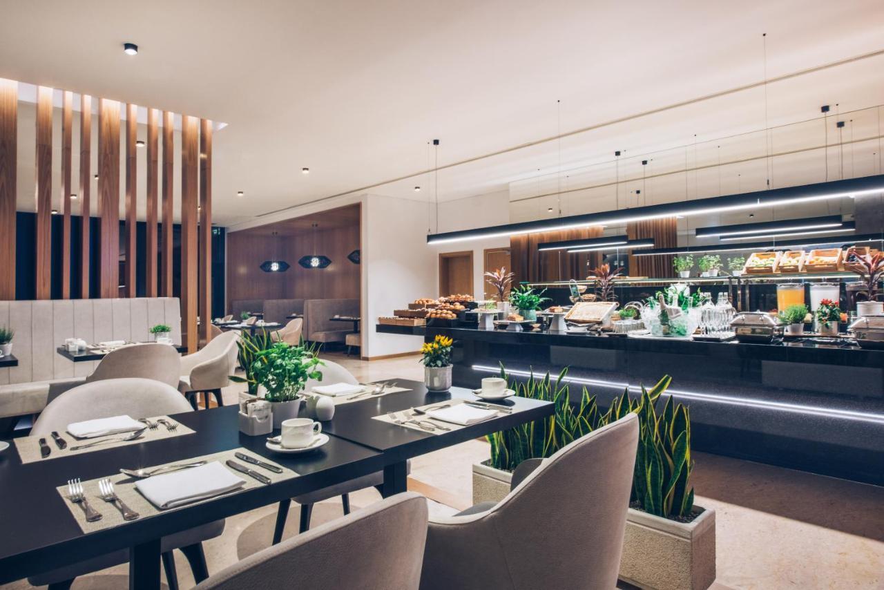فندق إيبيروستار سيلكشين لشبونة Lisboa المظهر الخارجي الصورة The lounge at Hamad International Airport