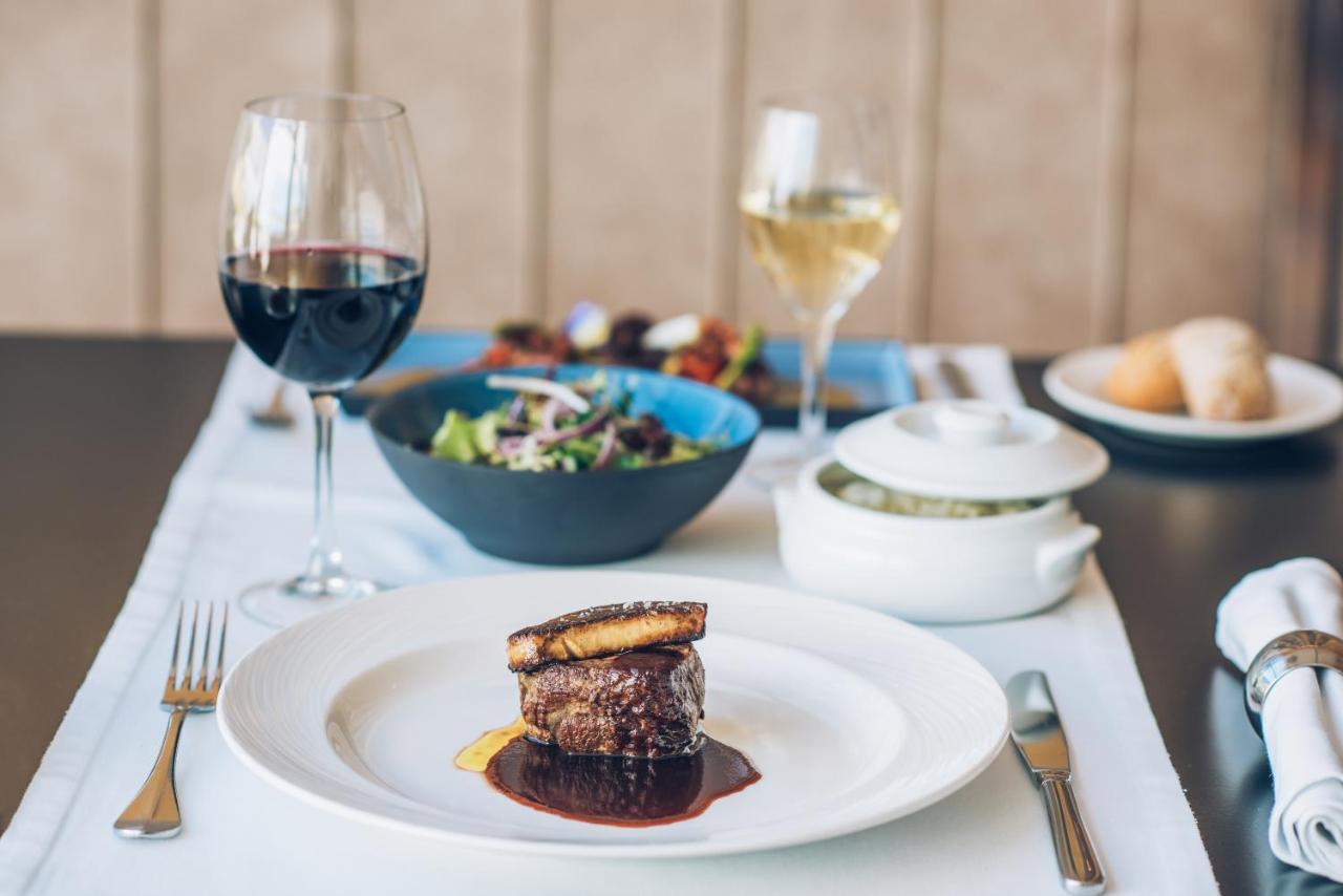 فندق إيبيروستار سيلكشين لشبونة Lisboa المظهر الخارجي الصورة A meal served in the First Class lounge at Cape Town International Airport
