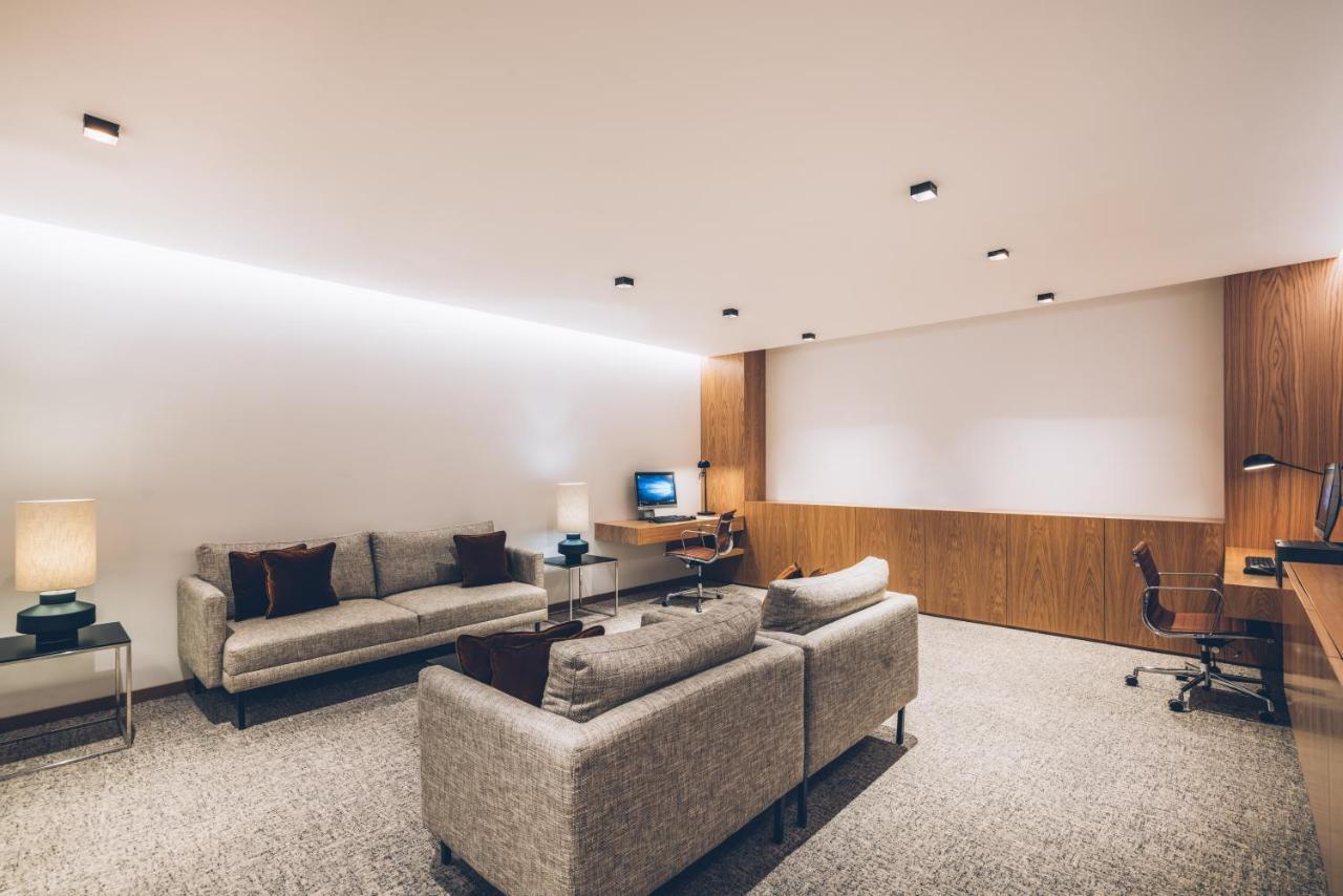 فندق إيبيروستار سيلكشين لشبونة Lisboa المظهر الخارجي الصورة The private lounge at the airport